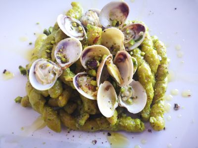 Busiate integrali Tumminedda al pesto di pistacchi con le vongole